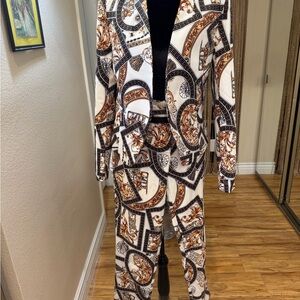 Elegant Women's Patterned Suit